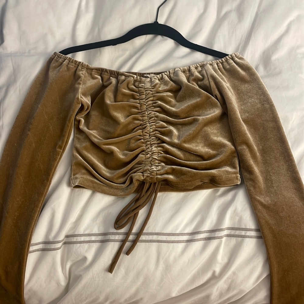 Never worn Grade & Gather cropped long sleeve. Size small